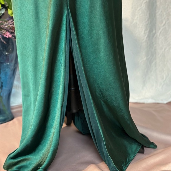 Lulus Love in Your Life Emerald Green Satin
Halter Maxi Dress - Picture 9 of 12